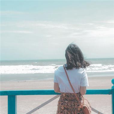 海边女生背影头像欣赏到大海美丽的风景女生头像