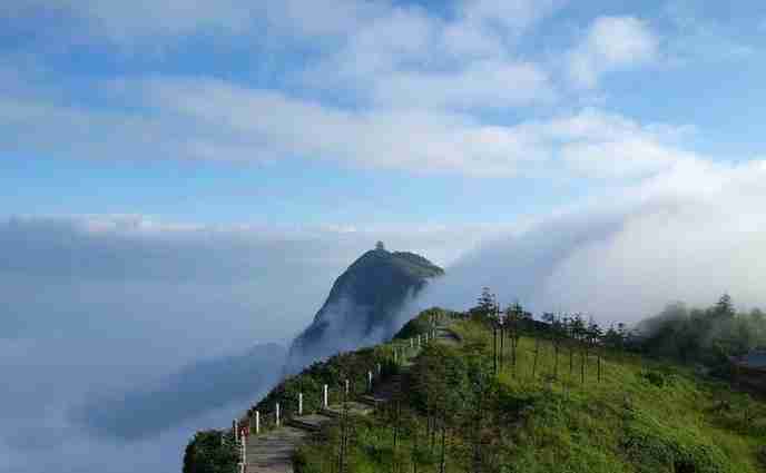 8月峨眉山旅游攻略及费用