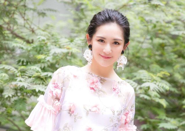 刘烨和谢娜谁结婚的比较早（与谢娜相恋6年后分手）(16)