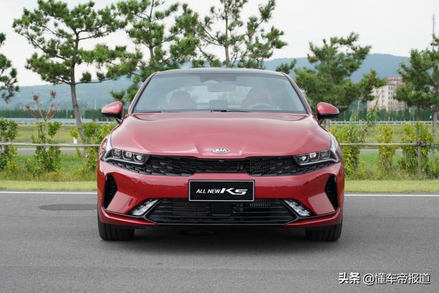 2022款全新起亚k5凯酷试驾 新车，精神小伙(5)