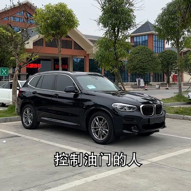 奔驰glc奥迪q5l哪个更值得购买（30万左右奔驰宝马奥迪的suv怎么选）(3)