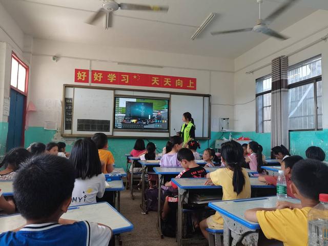 岭师学子三下乡全景（湖师青年三下乡）(2)