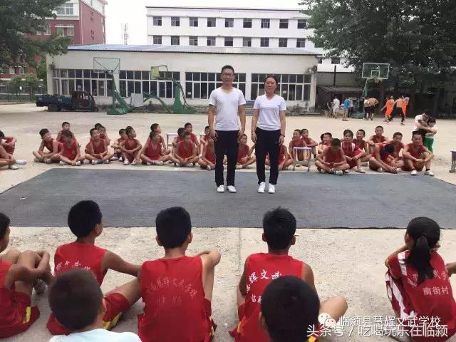 阜阳颍上六一儿童节学校（临颍慧辉文武学校举行庆祝）(1)