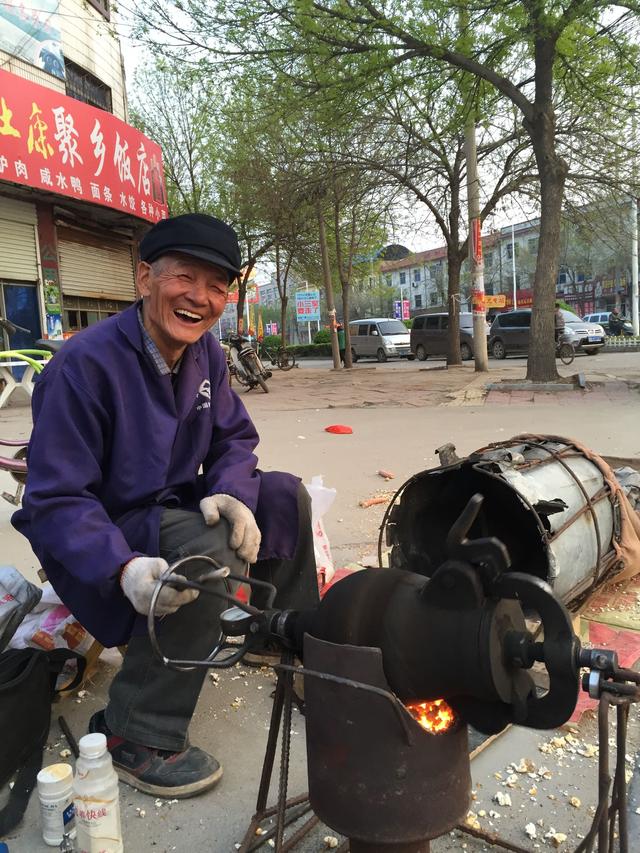 普通大米怎么炒大米花窍门（家里也能做出炒米花）(1)