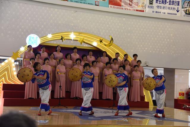 老年大学重阳节走进社区文艺演出（淄川区老年大学举办庆）(3)