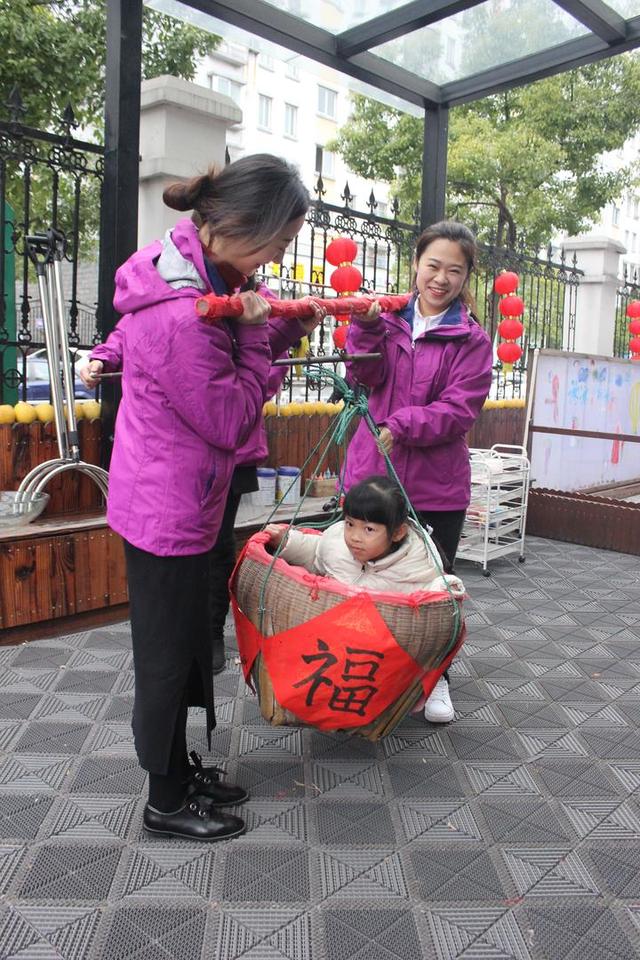 幼儿元旦穿糖葫芦（敲锣鼓吃糖葫芦）(7)