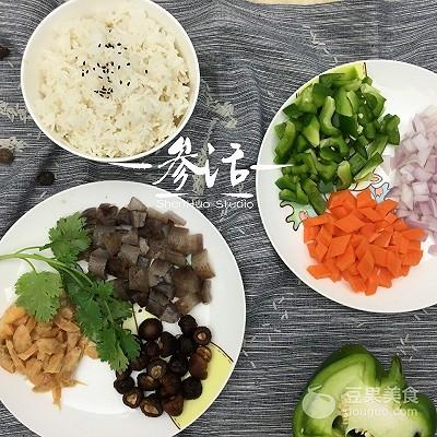 海参蛋炒饭制作（海参炒饭的做法）(2)