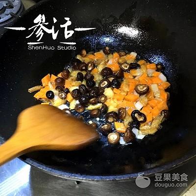 海参蛋炒饭制作（海参炒饭的做法）(3)