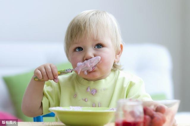 五至六个月宝宝怎么添加辅食（添加辅食要做好这5点）(2)