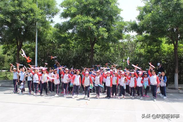 西安带小学生研学旅行（放飞蓝天梦想体验航空乐趣）(13)