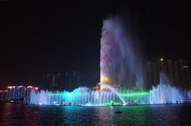 榕江的音乐喷泉有哪些（看看国内那些美丽的水秀）(1)