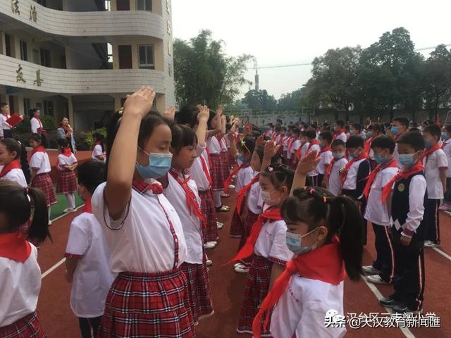 黄阁镇麒麟小学少先队鼓号队（汉台区三丰阁小学举行）(11)