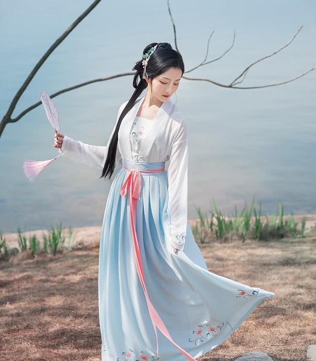 原来穿汉服也可以这么漂亮（女生穿汉服究竟有多美）(1)