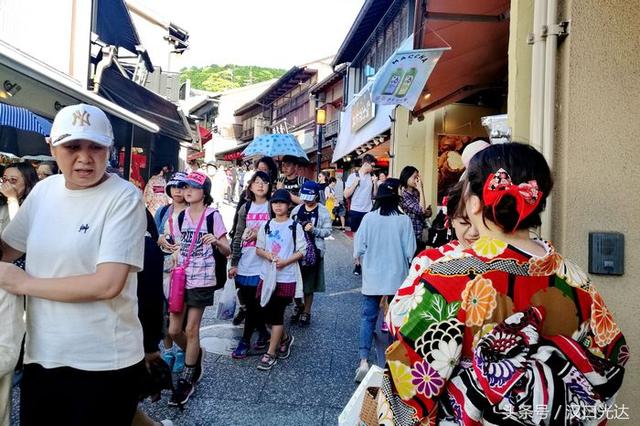 在日本旅游景点看到不少人穿着的衣服（在日本旅游景点看到不少人穿着）(2)