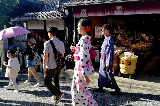 在日本旅游景点看到不少人穿着的衣服（在日本旅游景点看到不少人穿着）(9)