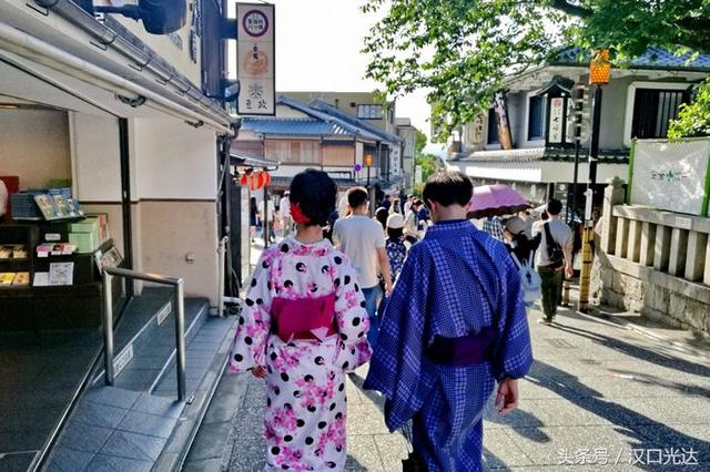 在日本旅游景点看到不少人穿着的衣服（在日本旅游景点看到不少人穿着）(10)