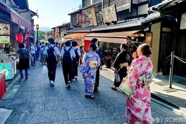 在日本旅游景点看到不少人穿着的衣服（在日本旅游景点看到不少人穿着）(7)