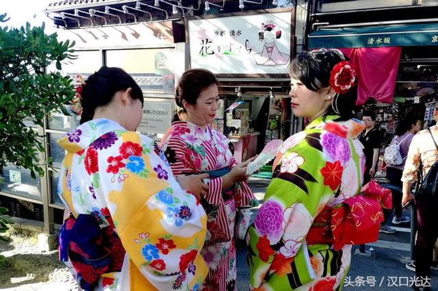 在日本旅游景点看到不少人穿着的衣服（在日本旅游景点看到不少人穿着）(12)