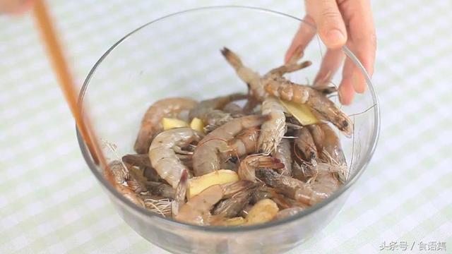 本地人都爱吃的避风塘炒虾（食语集高大上的港式避风塘炒虾）(6)