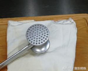 怎么做又香又甜的芝麻饼（大厨教你做椒盐芝麻饼）(3)