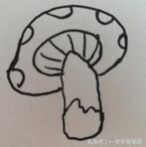 如何画简单又好看的小蘑菇（不用老师教的简笔画）(5)