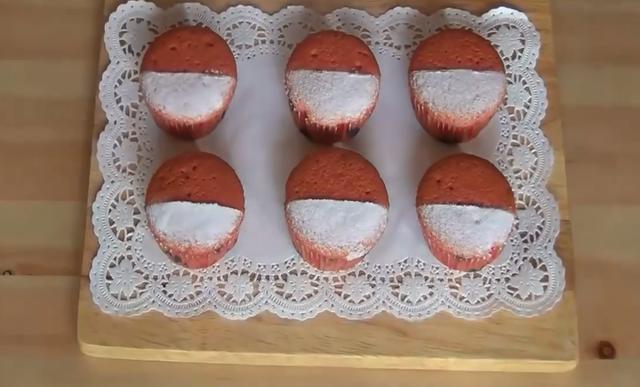 双层红丝绒裸蛋糕做法（教你做精致小甜品）(1)