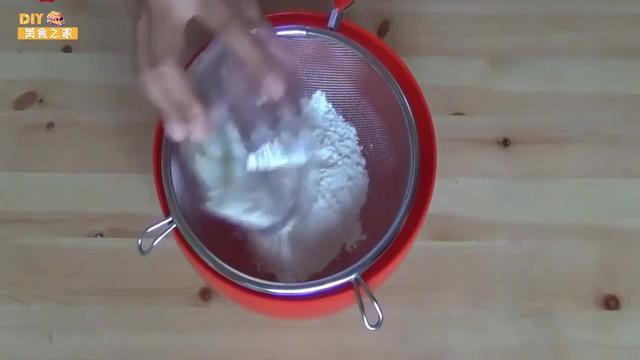 双层红丝绒裸蛋糕做法（教你做精致小甜品）(3)