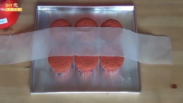 双层红丝绒裸蛋糕做法（教你做精致小甜品）(11)