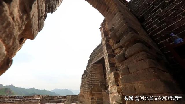 北京黄花城水长城雨后现瀑布奇景（看瀑布奇观观长城壮美）(10)