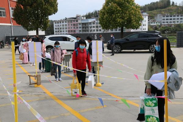 四川宜宾中学校园春天寄语（山河无恙校园芬芳）(1)