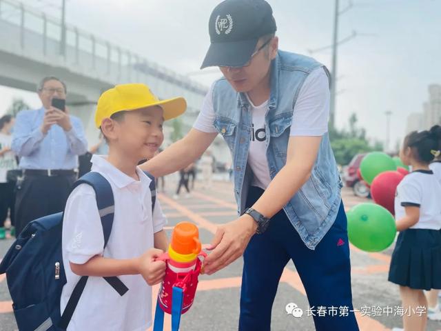 长春第一实验小学中海小学（长春市第一实验中海小学开学第一天）(10)