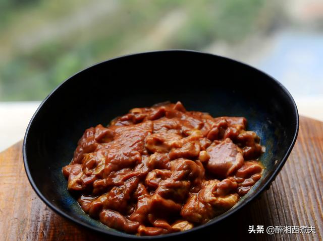 牛肉怎么烧给孩子吃更营养（小孩最爱吃的葱爆牛肉）(6)