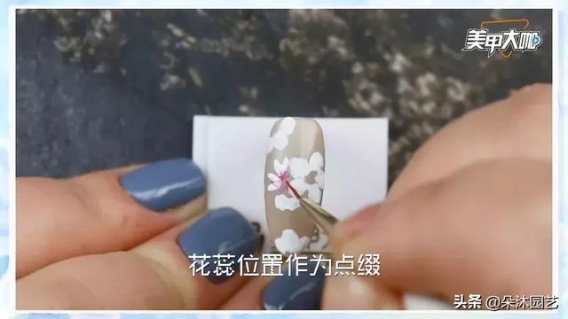 暗黑系浮雕玫瑰花美甲教程（花遮柳隐花朵主题美甲教程）(7)