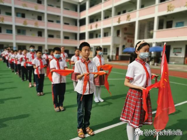 黄阁镇麒麟小学少先队鼓号队（汉台区三丰阁小学举行）(10)