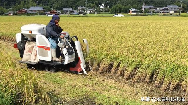 轮式收割机改装履带方法过程 日本发明小型收割机采用履带式车轮(3)