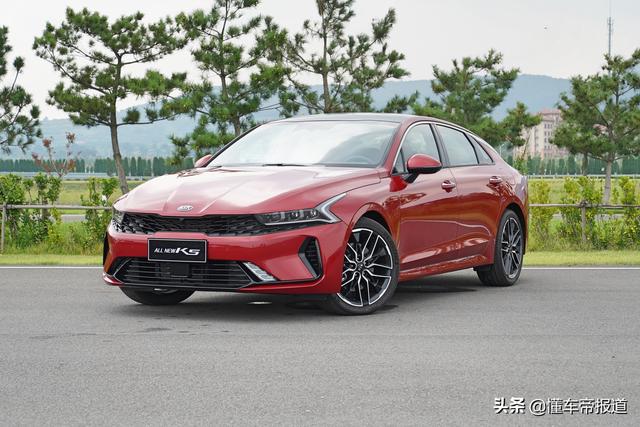 2022款全新起亚k5凯酷试驾 新车，精神小伙(2)