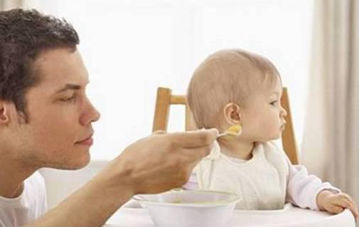 6个月宝宝初次添加辅食的正确方法（宝宝在6个月的时候）(3)
