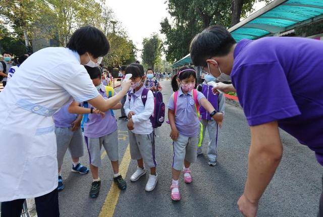 清华附小春季什么时候开学（清华附小2200余名学生今日开学）(1)