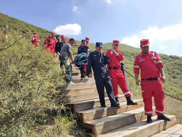 福州 女子登山骨折（一名女子登山时扭伤脚）(2)