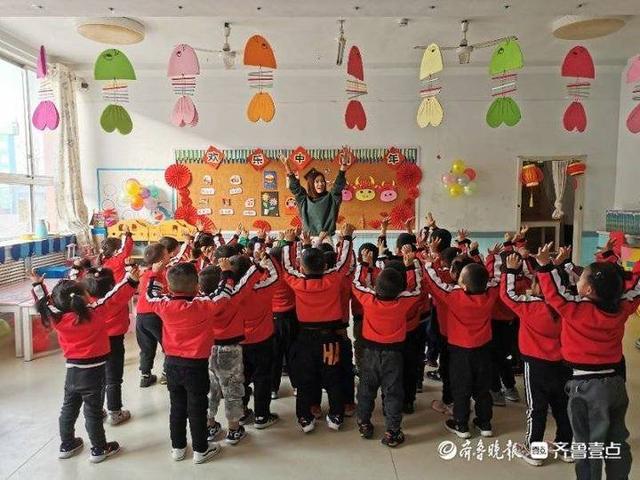 临蔡镇中心幼儿园一日活动（利津县陈庄镇中心幼儿园举行庆元旦系列活动）(2)