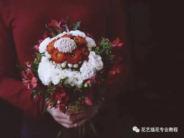 新娘手捧花制作教程淡粉色款（花艺教程-新娘手捧花的设计-款式篇）(14)