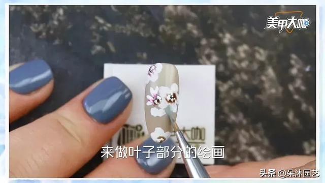 暗黑系浮雕玫瑰花美甲教程（花遮柳隐花朵主题美甲教程）(10)