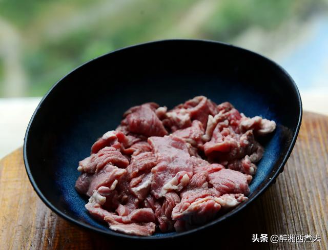 牛肉怎么烧给孩子吃更营养（小孩最爱吃的葱爆牛肉）(5)