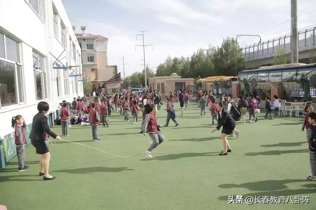 长春市一实验中海小学地址（长春市第一实验中海小学的一天）(3)