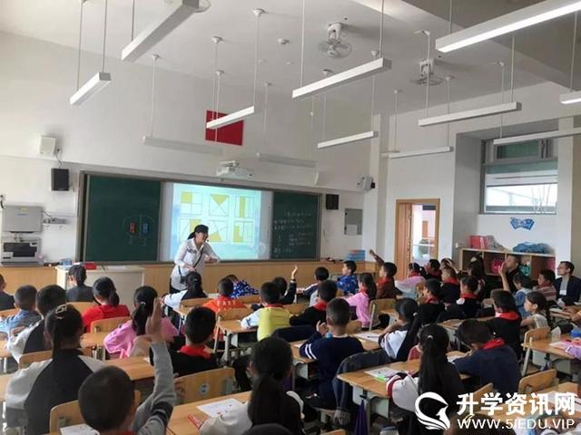 小学数学生活化课堂教研活动（成都高新区三岔湖小学开展数学示范课研讨活动）(3)