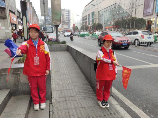 创建文明城市劝导交通（涪陵十四中开展交通文明宣传劝导活动）(1)