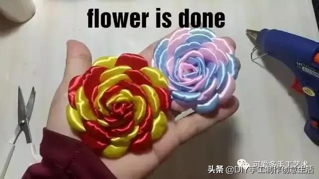 简单的丝带玫瑰花制作教程（漂亮的双色丝带玫瑰花的做法）(24)