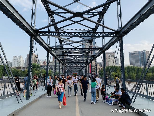 兰州中山桥白塔山夜景全景图高清（打卡兰州两座城市地标）(2)