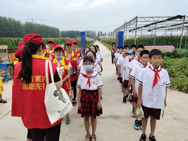 龚路小学义卖活动（漯河市实验小学开展）(1)