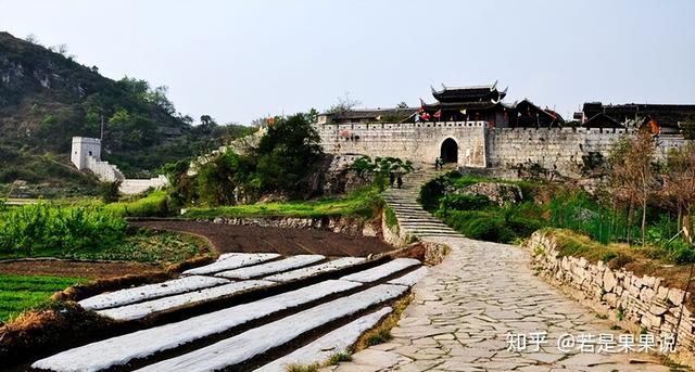 贵阳必去十大网红景点（贵州旅游景点推荐）(1)